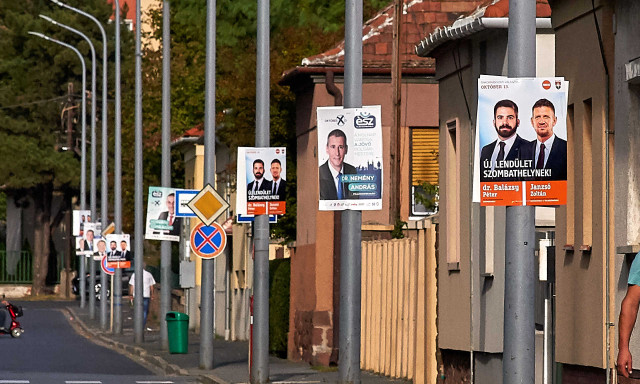 M&eacute;g kamp&aacute;nyidőszakban is tilos lenne politikai plak&aacute;tot kirakni egy Tisz&aacute;s javaslat szerint