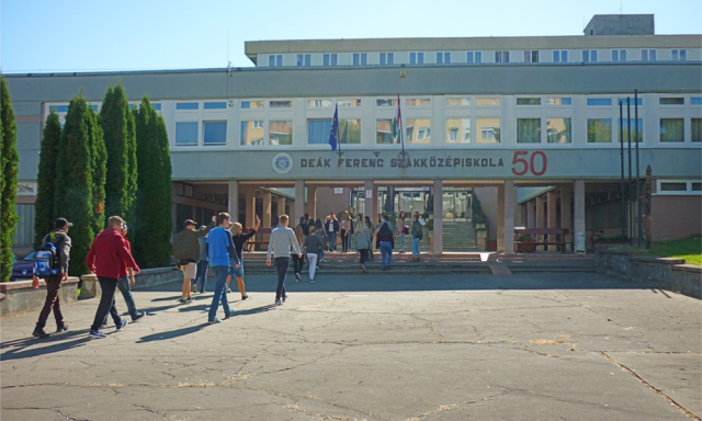 T&ouml;meges m&eacute;rgez&eacute;s lett a di&aacute;kcs&iacute;nyből: k&ouml;zel 40 tanul&oacute; lett rosszul egy zalaegerszegi iskol&aacute;ban