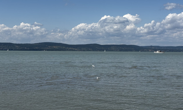 Kevesebb k&uuml;lf&ouml;ldi turista &eacute;rkezett id&eacute;n a Balatonhoz
