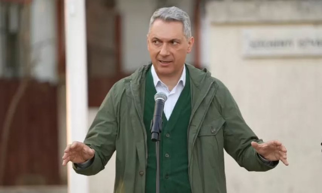 Megj&ouml;tt a t&eacute;l, meg&aacute;llt a M&Aacute;V - H&oacute; &eacute;s v&aacute;lt&oacute;hib&aacute;k b&eacute;n&iacute;tj&aacute;k a vasutat orsz&aacute;gszerte