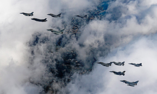 Ism&eacute;t gripenek gyakorlatoznak v&aacute;rosunk felett