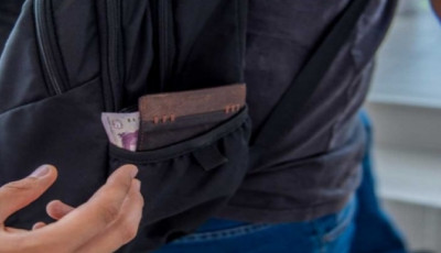 Női t&aacute;sk&aacute;kra vad&aacute;szott az &oacute;zdi zsebtolvaj