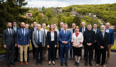 A miskolci F&ouml;ldes Ferenc Gimn&aacute;zium igazgat&oacute;ja is egyeztetett: &iacute;gy alak&iacute;tan&aacute; &aacute;t az oktat&aacute;st Magyar P&eacute;ter