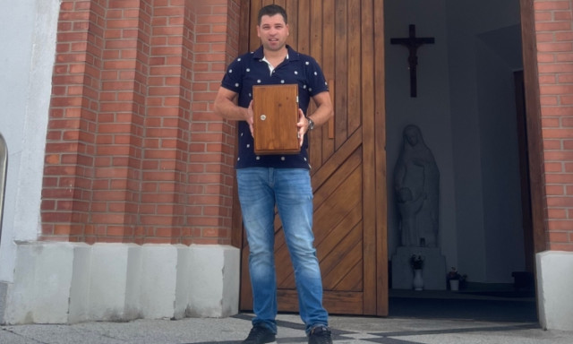 Perselyt ny&uacute;lt volna a templomb&oacute;l, egy szabads&aacute;gon l&eacute;vő rendőr fogta meg
