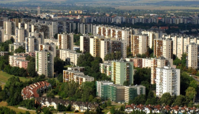 Brut&aacute;lisan elsz&aacute;lltak a miskolci lak&aacute;s&aacute;rak &ndash; k&ouml;zel 30 sz&aacute;zal&eacute;kos a dr&aacute;gul&aacute;s