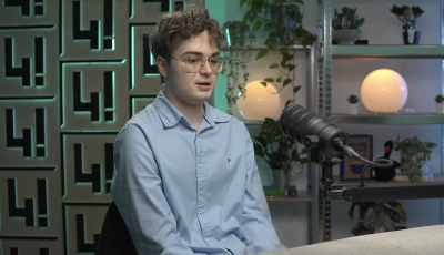 Megsz&oacute;lalt Gundalf, a fiatal informatikus, aki szembement a g&eacute;pezettel - VIDE&Oacute;