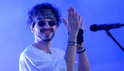 Azahriah is fellép a választás előtti Rendszerbontó Nagykoncerten a Hősök terén