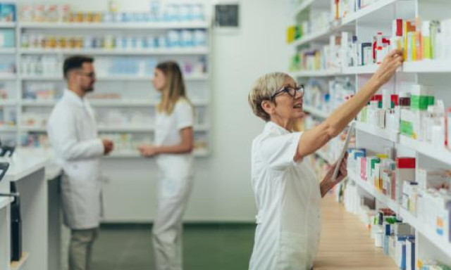 Hamarosan a gy&oacute;gyszer&eacute;szek is &iacute;rhatnak fel recepteket &eacute;s adhatnak be v&eacute;dőolt&aacute;sokat