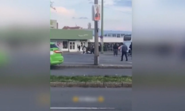 Csak egy &aacute;tlagos nap: T&ouml;megvereked&eacute;s volt a miskolci belv&aacute;rosban