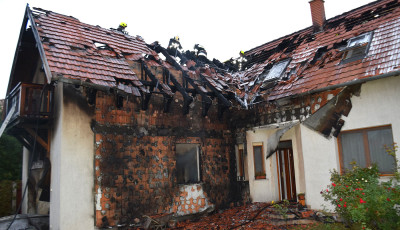 Szoba &eacute;s tető &eacute;gett &Oacute;nodon