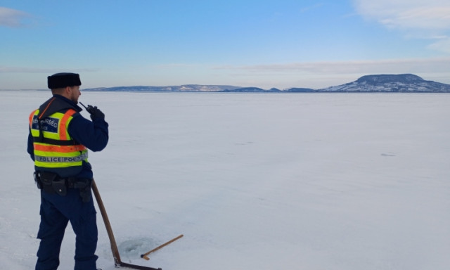 A Balaton d&eacute;li partj&aacute;n m&aacute;r r&aacute; lehet menni a j&eacute;gre