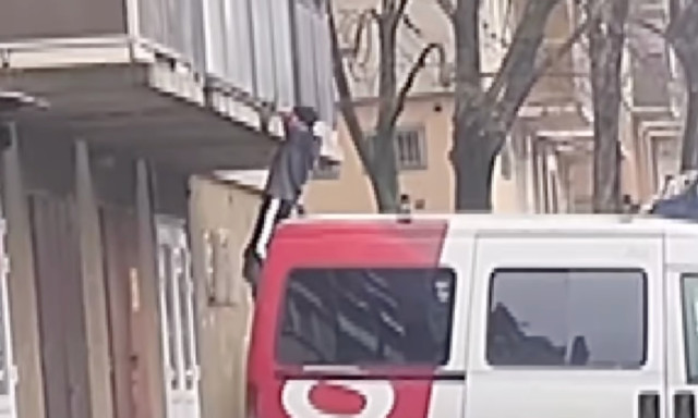 Flakongyűjt&eacute;s Level 1000 - Egy első emeleti erk&eacute;lyen l&oacute;gva lopkodta ki őket a miskolci p&oacute;kember