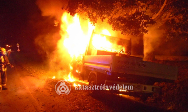 Vas&aacute;rnap 2 aut&oacute; gyulladt ki Borsodban