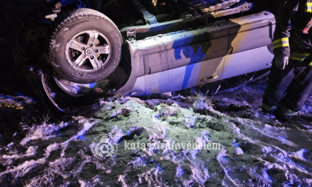 Elakadt j&aacute;rművek miatt k&eacute;rt&eacute;k a tűzolt&oacute;k seg&iacute;ts&eacute;g&eacute;t Borsodban