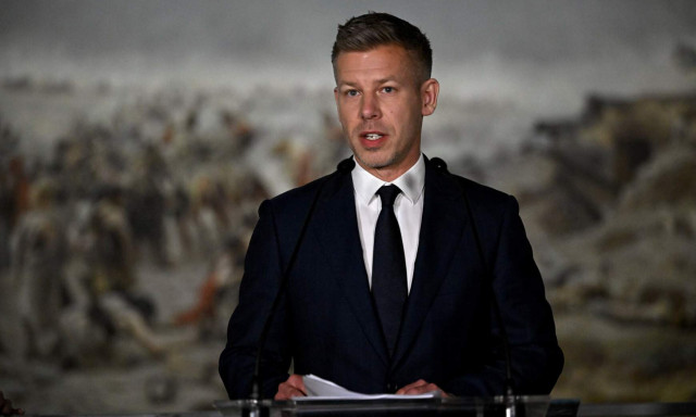 Magyar P&eacute;ter: a lek&ouml;sz&ouml;nő miniszterek nem kapj&aacute;k meg a t&ouml;bb t&iacute;zmilli&oacute;s v&eacute;gkiel&eacute;g&iacute;t&eacute;seket