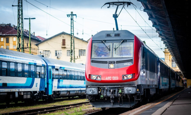 J&oacute;kor&aacute;t emel m&aacute;t&oacute;l a p&oacute;td&iacute;jak &ouml;sszeg&eacute;n a M&Aacute;V