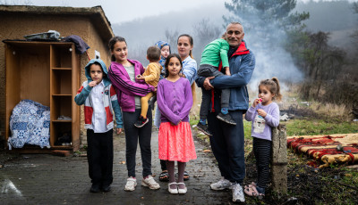 &Oacute;zdr&oacute;l k&ouml;lt&ouml;ztek Győr mell&eacute;, de v&eacute;g&uuml;l visszat&eacute;rtek a nyomortelepre - A polg&aacute;rmester szerint elherd&aacute;lt&aacute;k a seg&iacute;ts&eacute;get