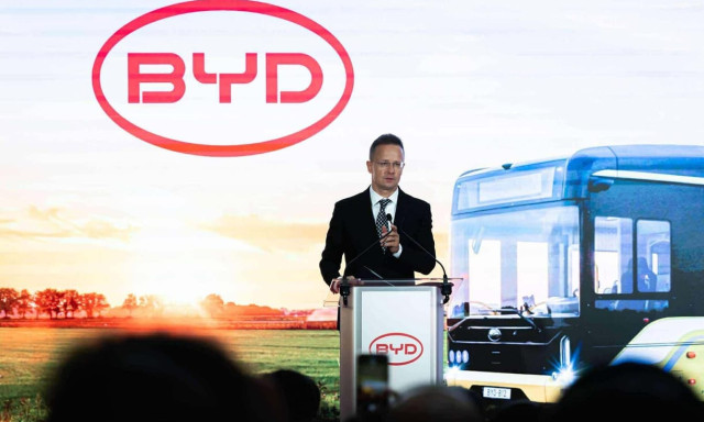 Economx: T&iacute;zmilli&aacute;rdokba ker&uuml;lhetett a magyar ad&oacute;fizetőknek Szijj&aacute;rt&oacute; P&eacute;ter &uacute;j munkahelye