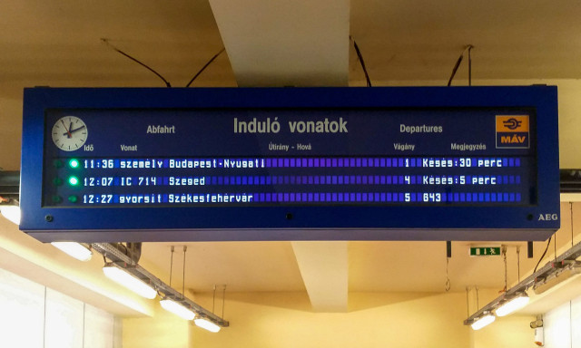 P&aacute;r nap alatt t&iacute;zmilli&oacute; forintot t&eacute;r&iacute;tett vissza az utasoknak a M&Aacute;V a k&eacute;s&eacute;sek miatt