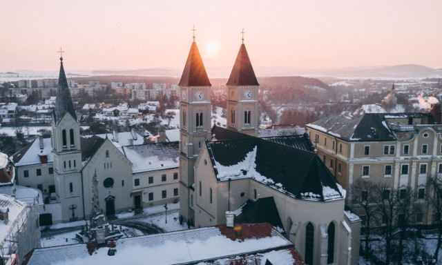 M&eacute;g a v&eacute;g&eacute;n feh&eacute;r kar&aacute;csonyunk lesz - Egyre izgalmasabb az &uuml;nnepi időj&aacute;r&aacute;s