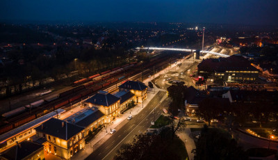 Magyar k&ouml;ltők verseit hallani ma az &aacute;llom&aacute;sokon