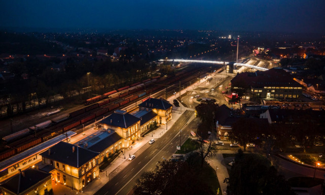 Magyar k&ouml;ltők verseit hallani ma az &aacute;llom&aacute;sokon