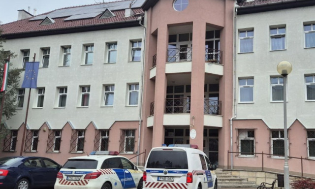 V&eacute;gig lopta a szomsz&eacute;dokat a fiatal bet&ouml;rő p&aacute;ros Csernelyen, mindent vittek ami a kez&uuml;k &uuml;gy&eacute;be ker&uuml;lt