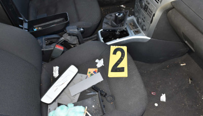 Aut&oacute;k&aacute;z&aacute;s k&ouml;zben bukott le a sziksz&oacute;i d&iacute;ler