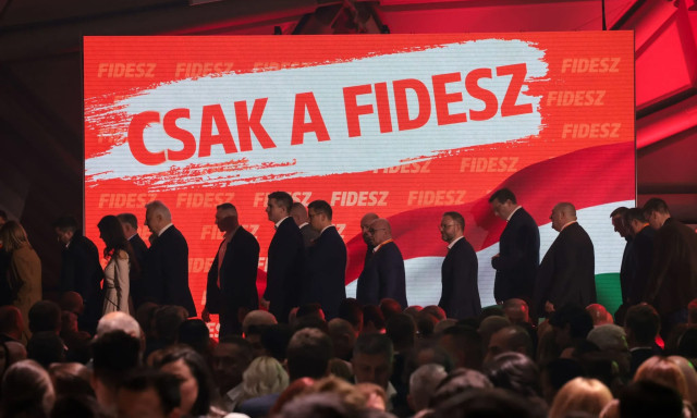 Medi&aacute;n: A Fidesz &ouml;sszezuhant, a Tisza 66%-on &aacute;ll