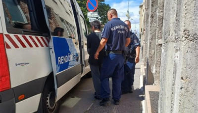 Sokkoló dráma Gönyűn: titkos chaten árulta el a gyilkossági tervét a 13 éves fiú, majd késsel támadt családjára!