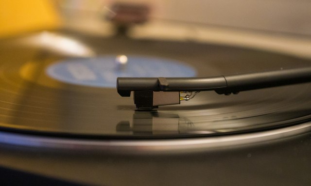 A bakelit lej&aacute;tsz&oacute; l&aacute;tv&aacute;nyosan visszavette a hely&eacute;t a divatban