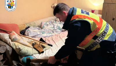 Az emődi rendőr&ouml;k ny&uacute;jtottak seg&iacute;ts&eacute;get egy mozg&aacute;skorl&aacute;tozott f&eacute;rfinak