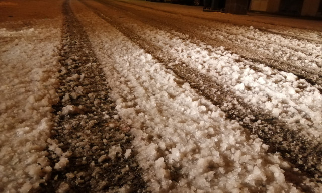 Az esti vihar j&eacute;gesőt &eacute;s h&oacute;dar&aacute;t z&uacute;d&iacute;tott Miskolcra