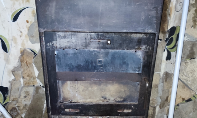 S&aacute;lyi d&iacute;lerre t&ouml;rtek r&aacute; a rendőr&ouml;k, a k&aacute;lyh&aacute;ba &eacute;s a gyerek&aacute;gyba sz&oacute;rta a cum&oacute;t