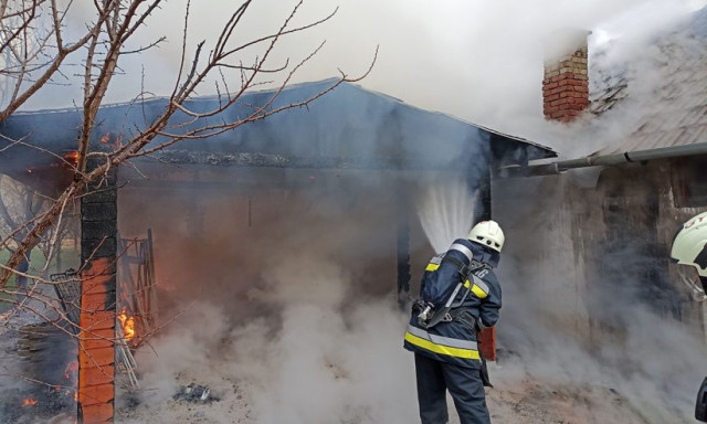 Gar&aacute;zstűz volt S&aacute;toralja&uacute;jhelyen