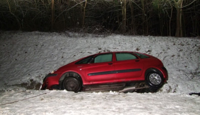 Legyesb&eacute;nye &eacute;s Megyasz&oacute; k&ouml;z&ouml;tt hat szem&eacute;lyg&eacute;pkocsi cs&uacute;szott &aacute;rokba